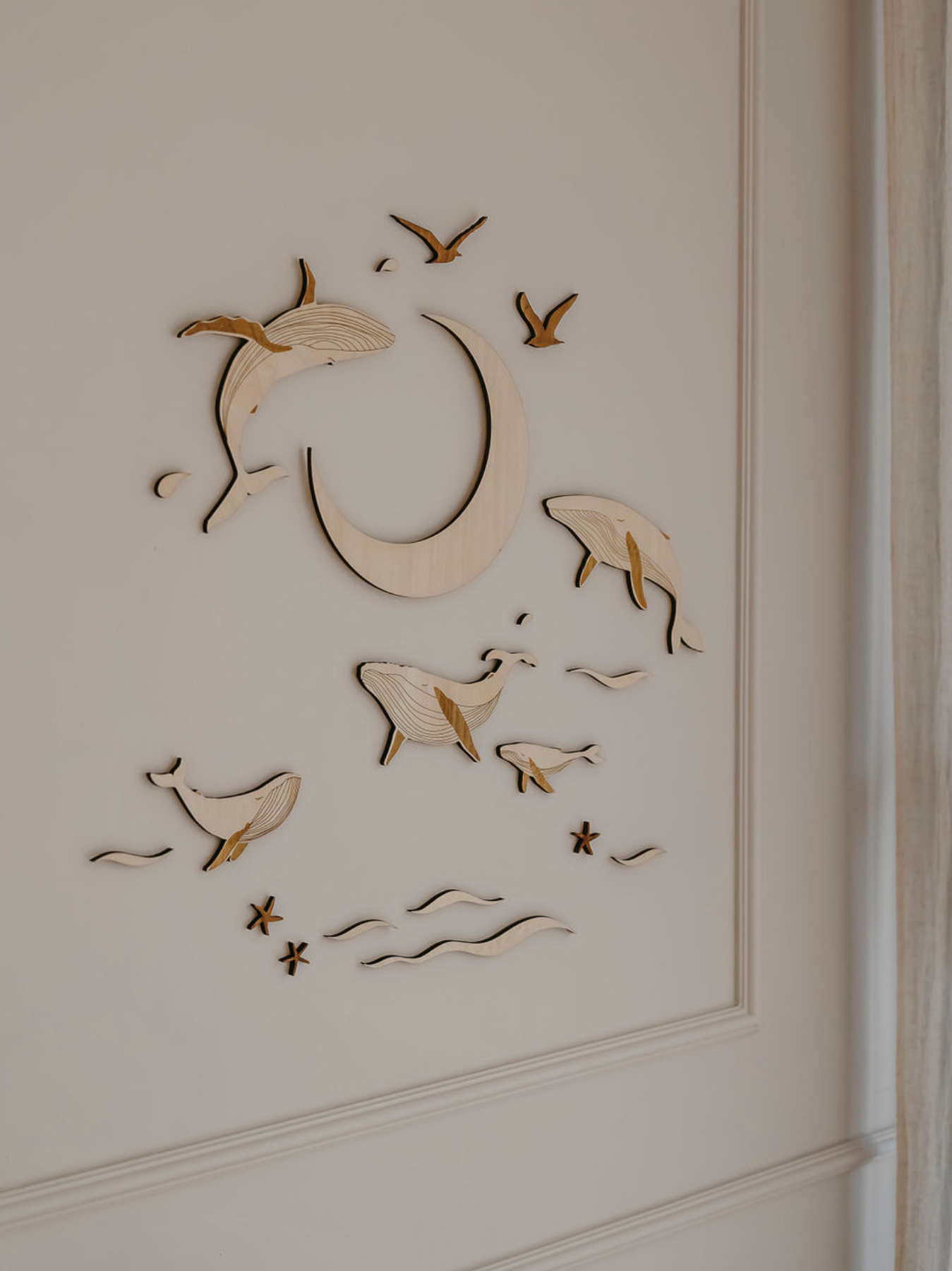 Décoration murale baleines en bois
