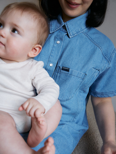 Robe en denim de maternité