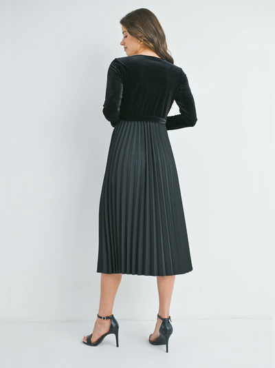 Elegant velvet maternity dress with pleated petticoat