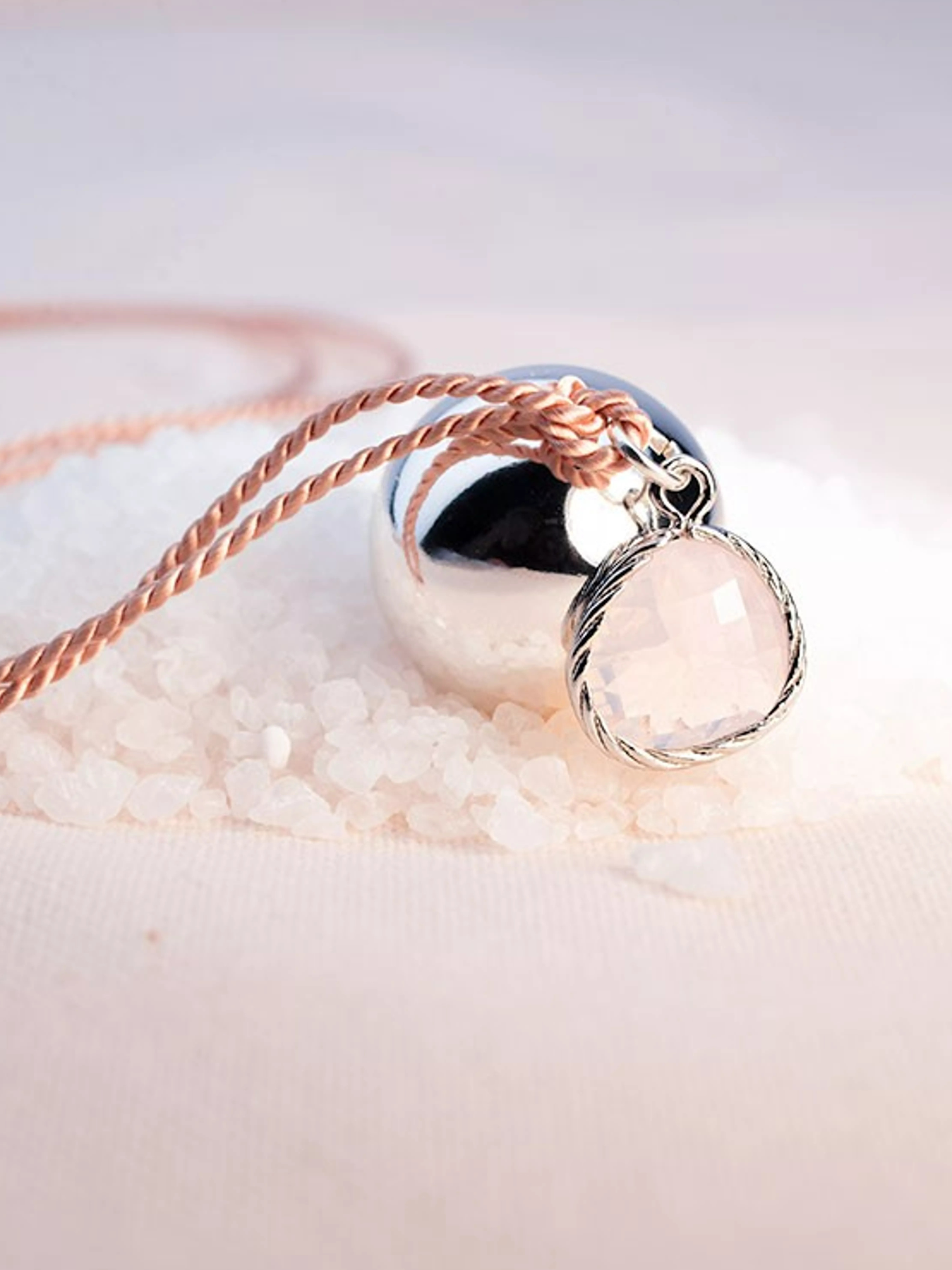 Pregnancy bola with transparent pink pendant