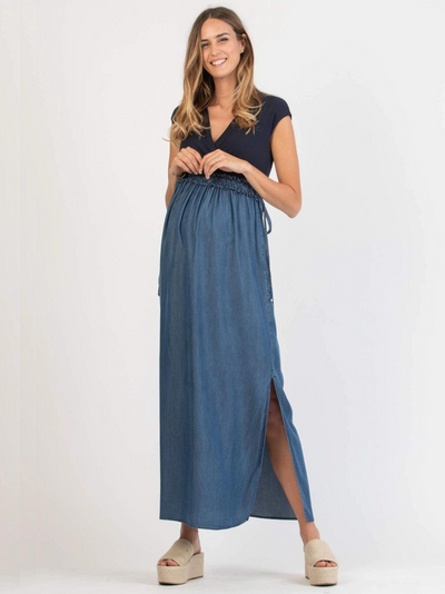 Maternity dress with crossed neckline