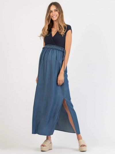 Maternity dress with crossed neckline