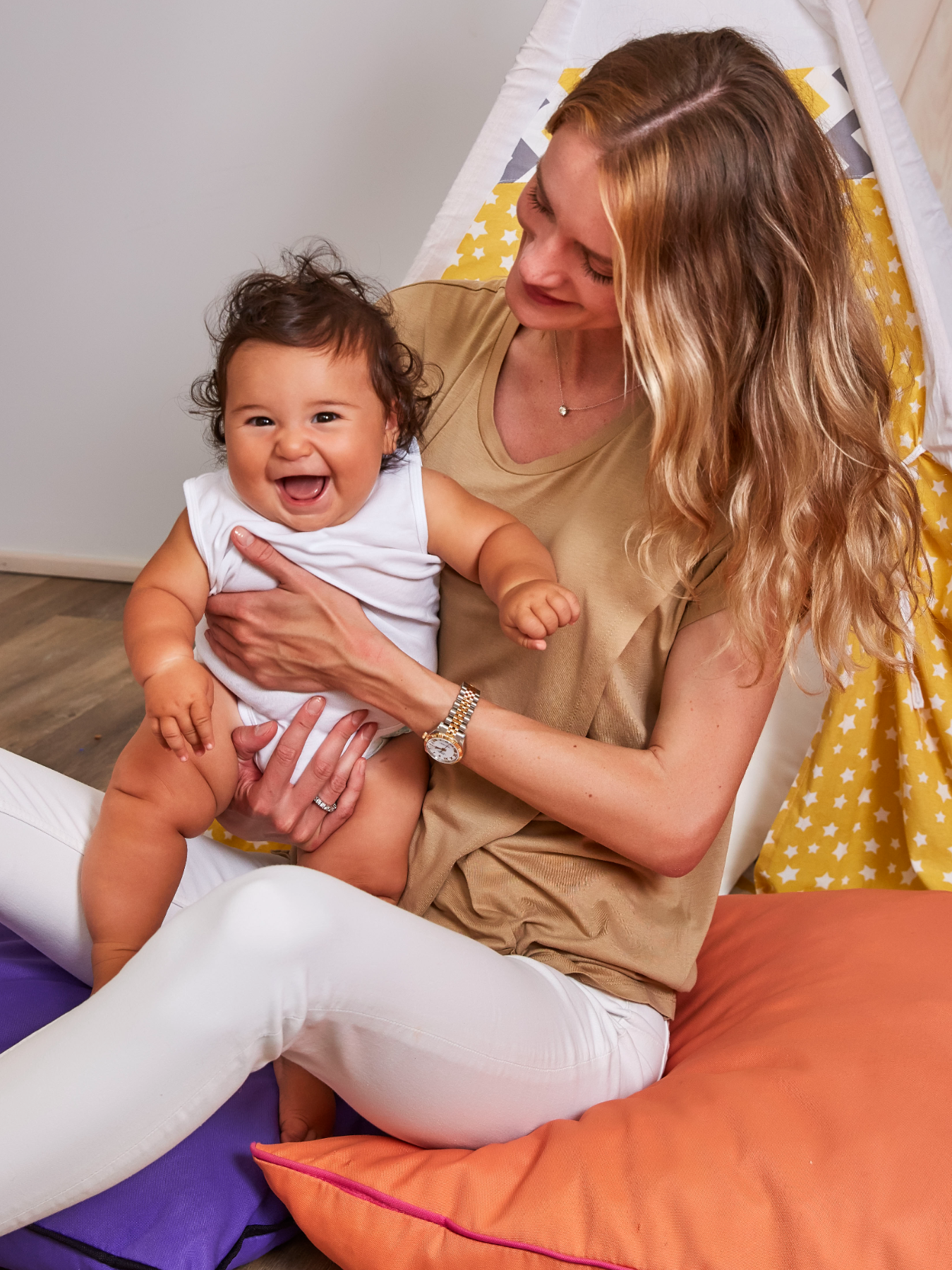 Haut élégant pour la grossesse, l'allaitement et au-delà