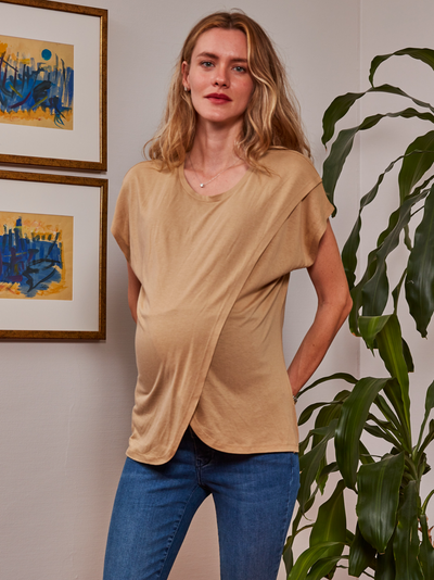 Haut élégant pour la grossesse, l'allaitement et au-delà