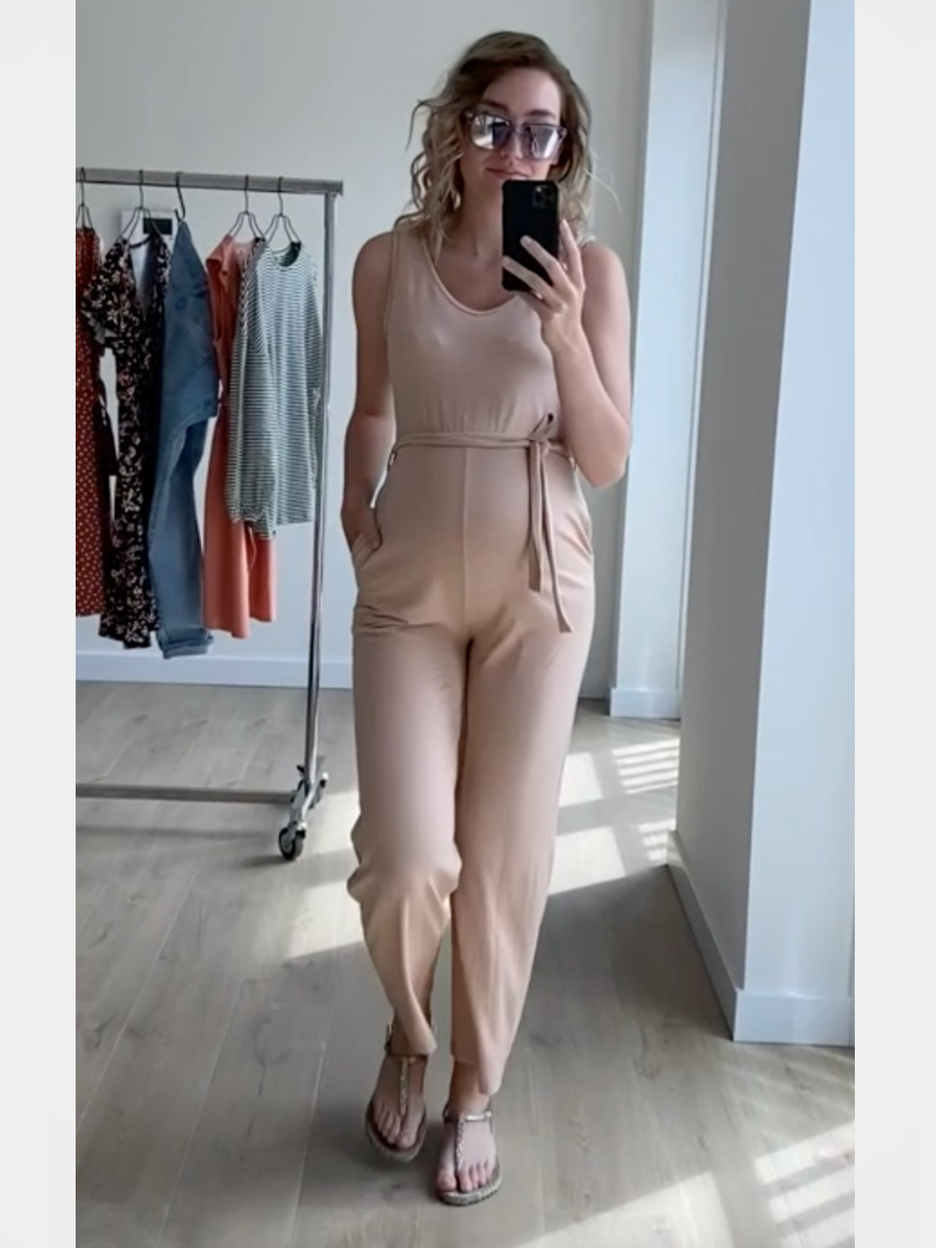 Nude zwangerschaps- en borstvoedingsjumpsuit